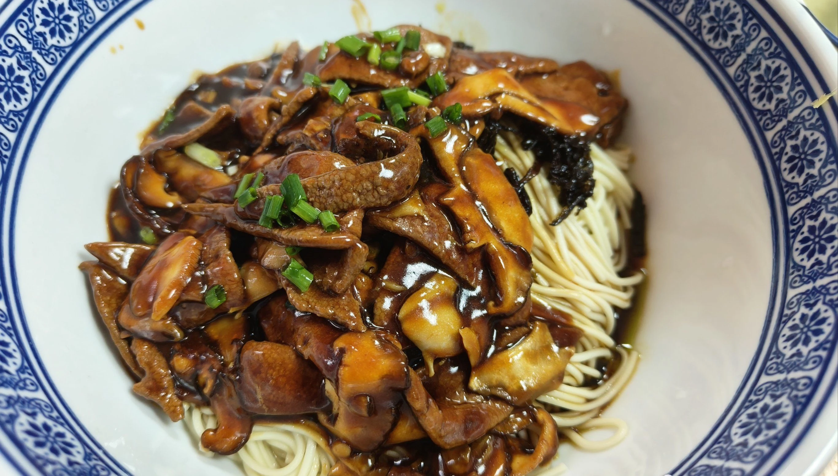 A bowl of clam and pork liver noodles