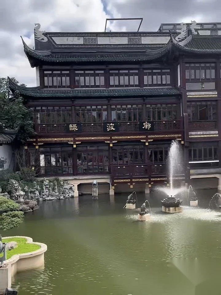 绿波廊(豫园店) storefront in Shanghai