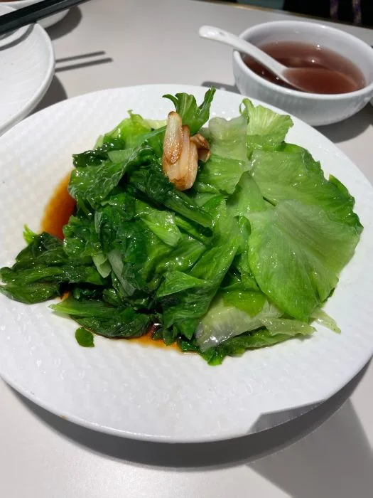捞炝罗马生菜 at 上海12弄·本帮菜(人民广场世茂店)